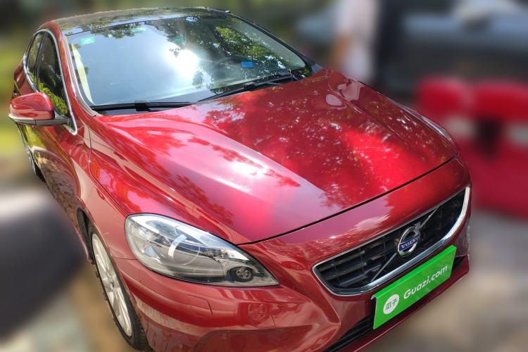 Used Volvo V40 2014 2.0T Zhiya Edition Front Right 45 Deg