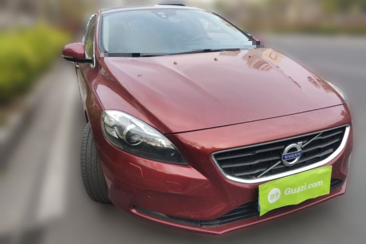 Used Volvo V40 2014 2.0T Zhiya Edition Front Right 45 Deg