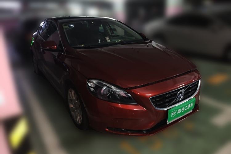 Used Volvo V40 2014 2.0T Zhiya Edition Front Right 45 Deg