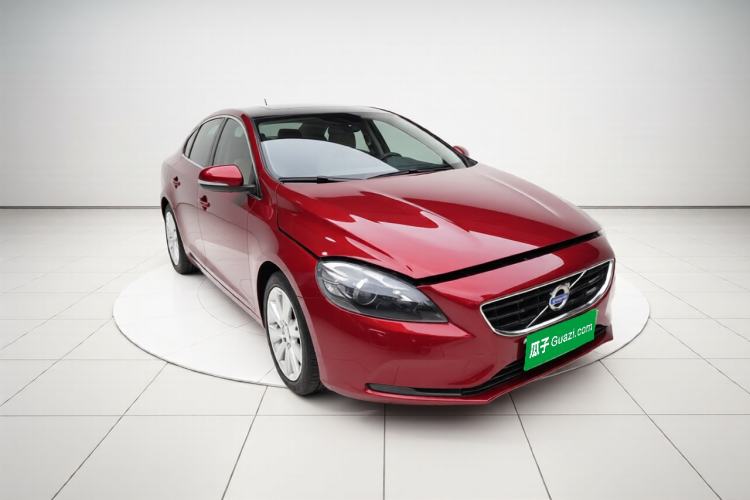 Used Volvo V40 2014 2.0T Zhiya Edition Front Right 45 Deg