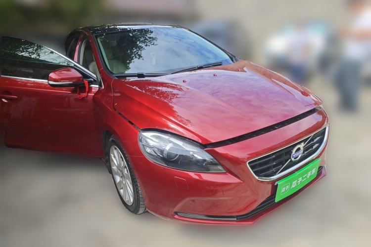 Used Volvo V40 2014 2.0T Zhiya Edition Front Right 45 Deg