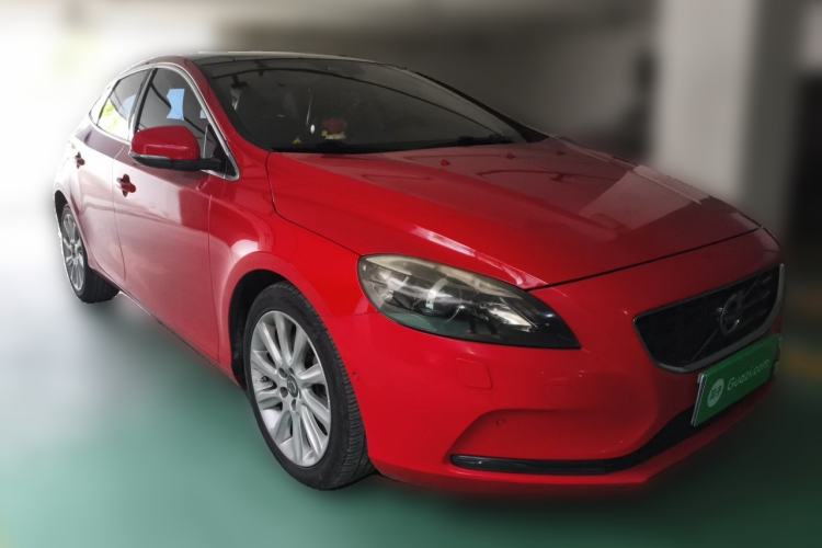 Used Volvo V40 2014 2.0T Zhiya Edition Front Right 45 Deg