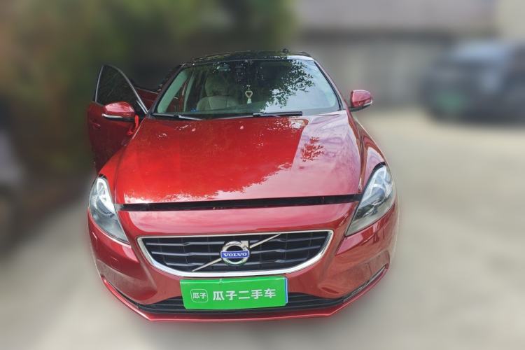 Used Volvo V40 2014 2.0T Zhiya Edition Front
