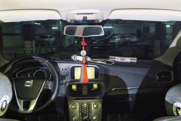 Used Volvo V40 2014 2.0T Zhiya Edition Headliner