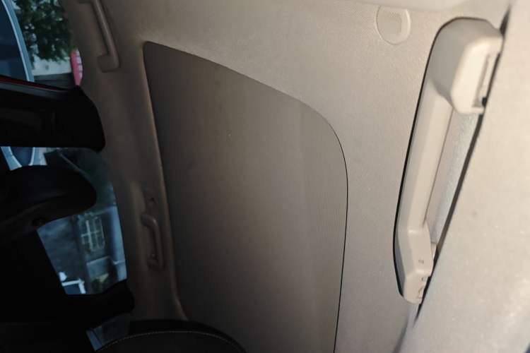 Used Volvo V40 2014 2.0T Zhiya Edition Headliner