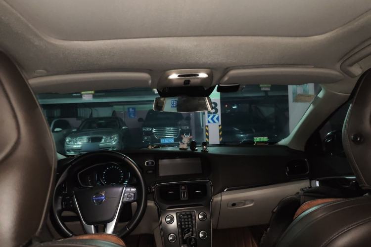 Used Volvo V40 2014 2.0T Zhiya Edition Headliner