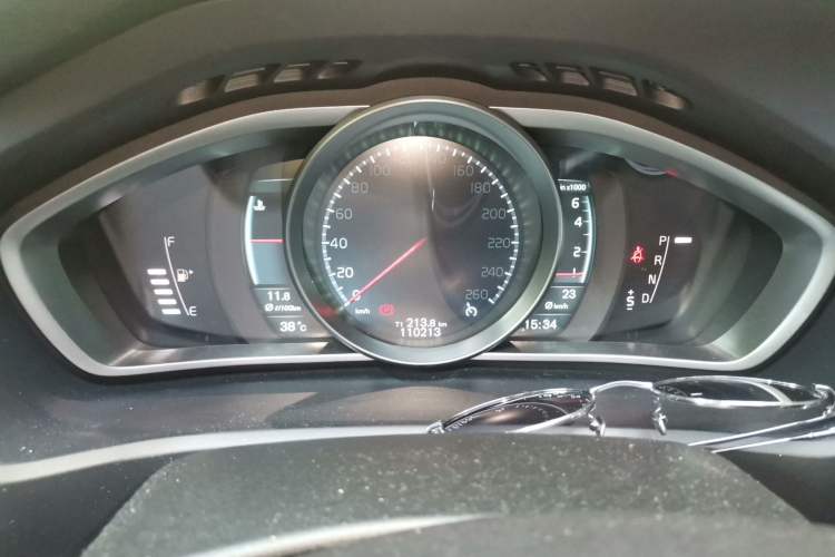 Used Volvo V40 2014 2.0T Zhiya Edition Instrument Cluster