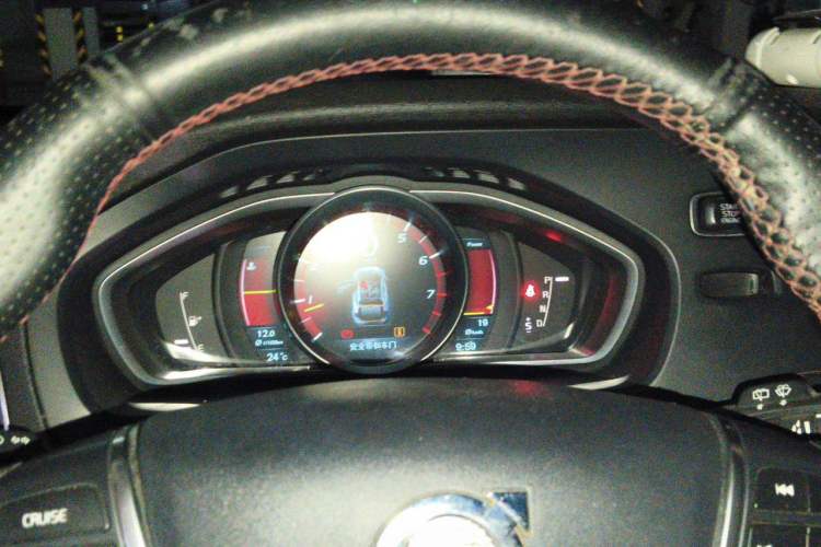 Used Volvo V40 2014 2.0T Zhiya Edition Instrument Cluster