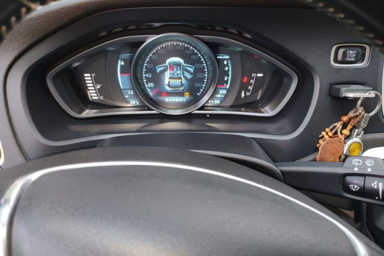 Used Volvo V40 2014 2.0T Zhiya Edition Instrument Cluster