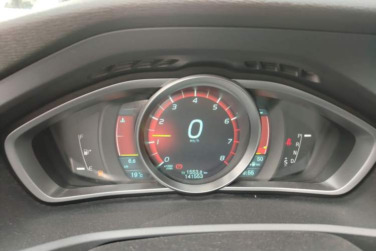 Used Volvo V40 2014 2.0T Zhiya Edition Instrument Cluster
