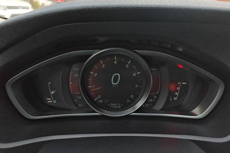 Used Volvo V40 2014 2.0T Zhiya Edition Instrument Cluster