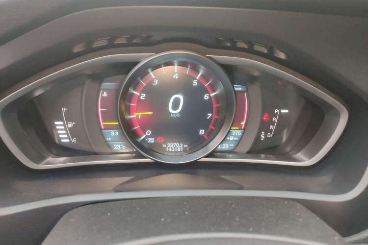 Used Volvo V40 2014 2.0T Zhiya Edition Instrument Cluster