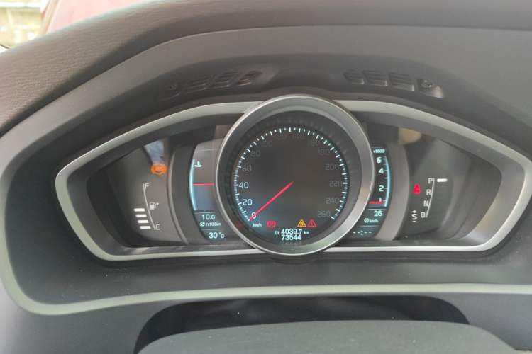 Used Volvo V40 2014 2.0T Zhiya Edition Instrument Cluster