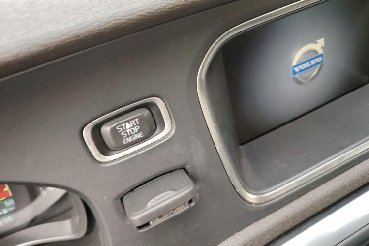 Used Volvo V40 2014 2.0T Zhiya Edition Interior 1