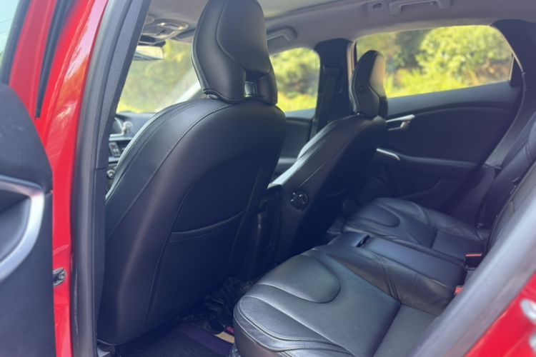 Used Volvo V40 2014 2.0T Zhiya Edition Interior 1