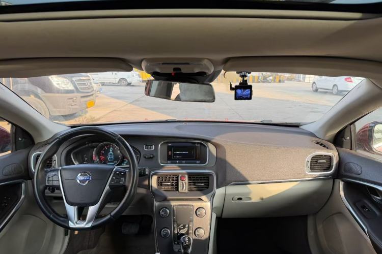 Used Volvo V40 2014 2.0T Zhiya Edition Interior 2