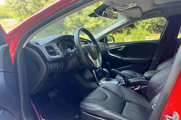 Used Volvo V40 2014 2.0T Zhiya Edition Interior 2