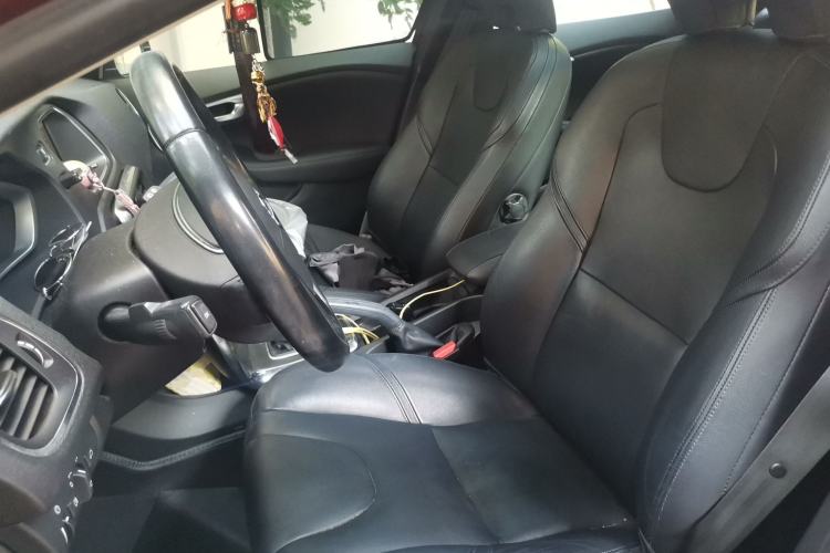 Used Volvo V40 2014 2.0T Zhiya Edition Left Front Seat