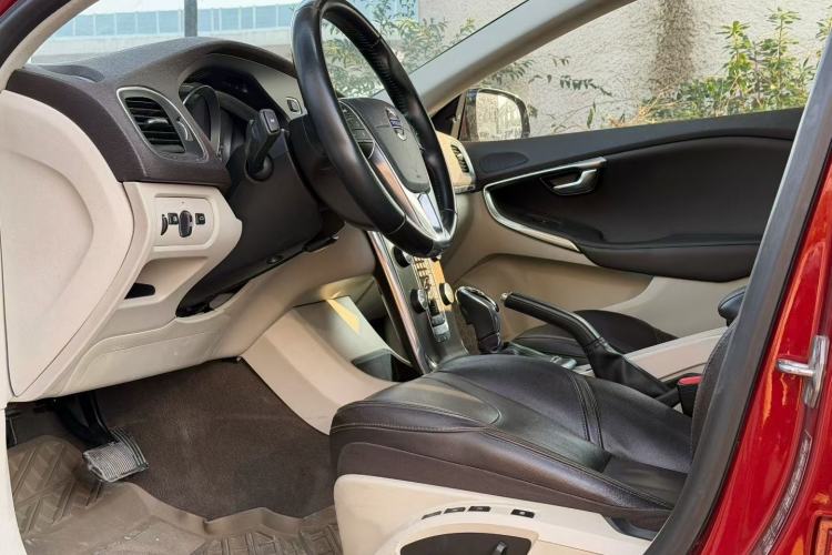 Used Volvo V40 2014 2.0T Zhiya Edition Left Front Seat