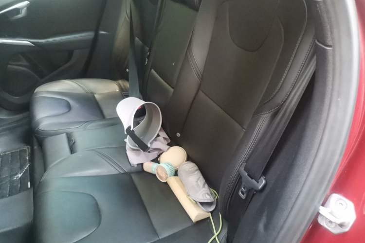 Used Volvo V40 2014 2.0T Zhiya Edition Left Rear Seat
