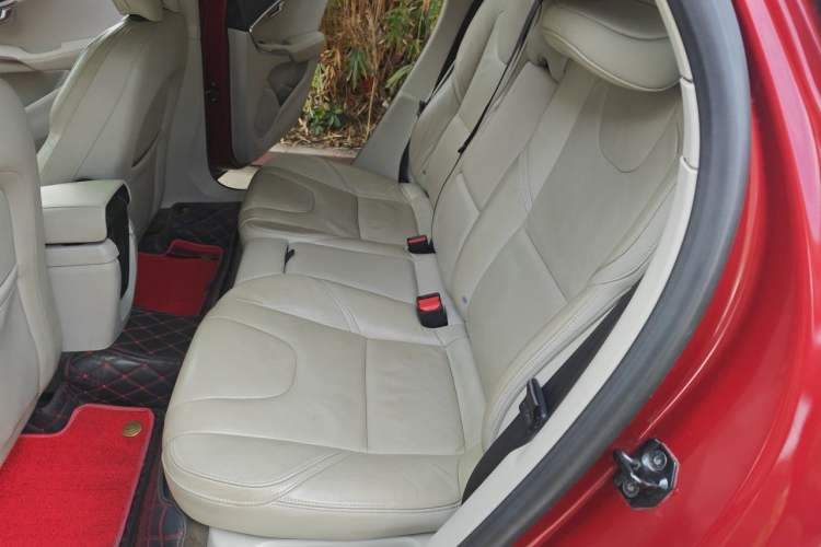 Used Volvo V40 2014 2.0T Zhiya Edition Left Rear Seat