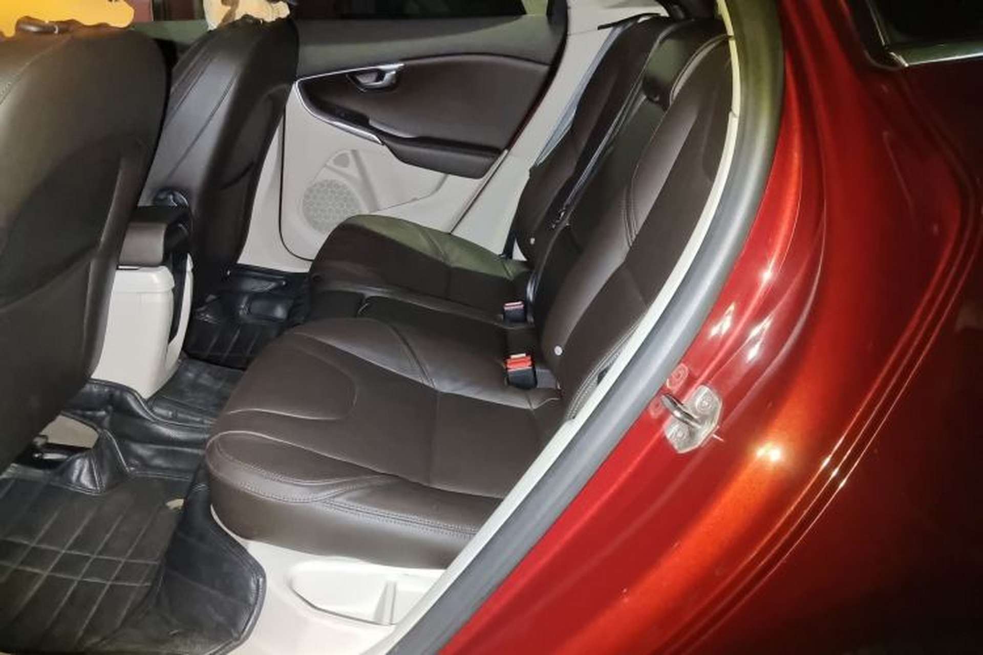 Used Volvo V40 2014 2.0T Zhiya Edition Left Rear Seat