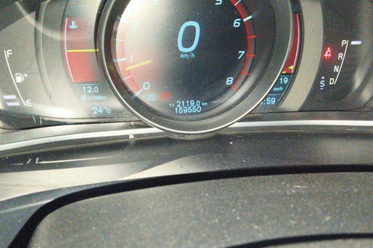 Used Volvo V40 2014 2.0T Zhiya Edition Odometer Close Up