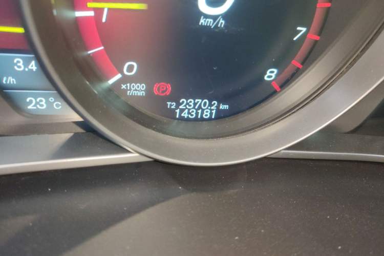 Used Volvo V40 2014 2.0T Zhiya Edition Odometer Close Up