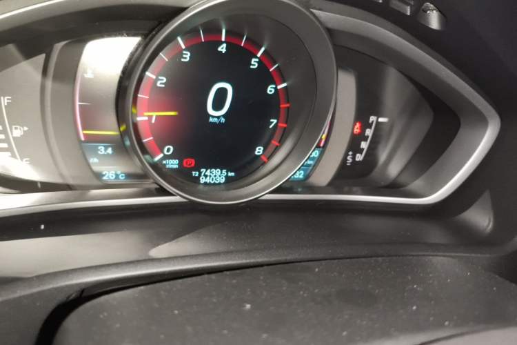Used Volvo V40 2014 2.0T Zhiya Edition Odometer Close Up