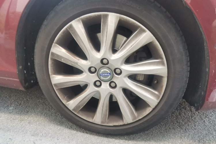 Used Volvo V40 2014 2.0T Zhiya Edition Right Front Wheel Hub