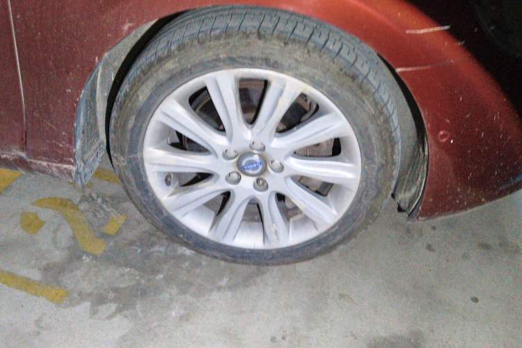 Used Volvo V40 2014 2.0T Zhiya Edition Right Front Wheel Hub