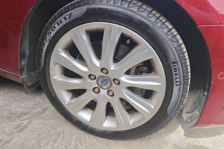 Used Volvo V40 2014 2.0T Zhiya Edition Right Front Wheel Hub