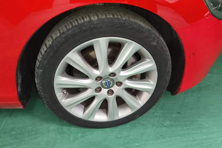 Used Volvo V40 2014 2.0T Zhiya Edition Right Front Wheel Hub