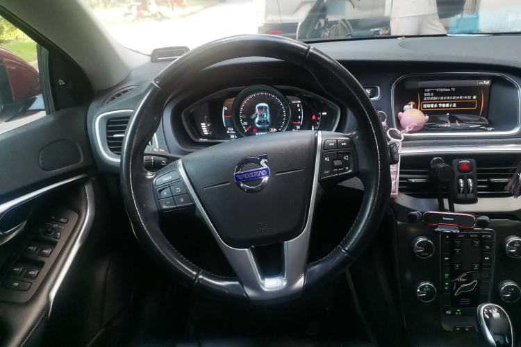 Used Volvo V40 2014 2.0T Zhiya Edition Steering Wheel