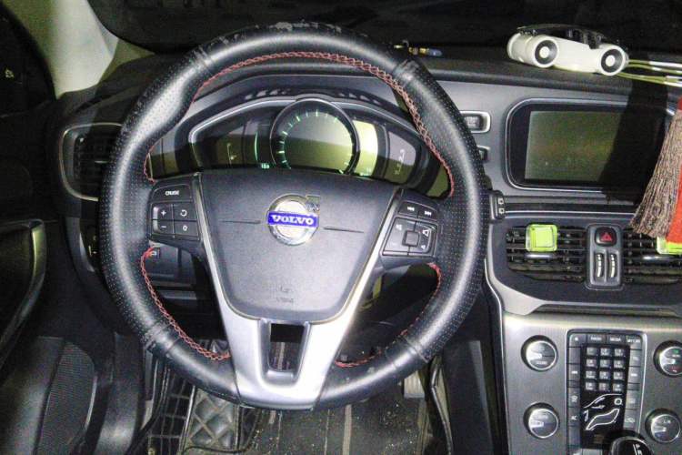 Used Volvo V40 2014 2.0T Zhiya Edition Steering Wheel