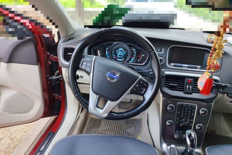 Used Volvo V40 2014 2.0T Zhiya Edition Steering Wheel