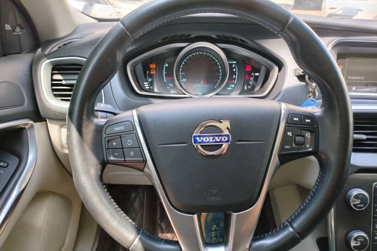 Used Volvo V40 2014 2.0T Zhiya Edition Steering Wheel