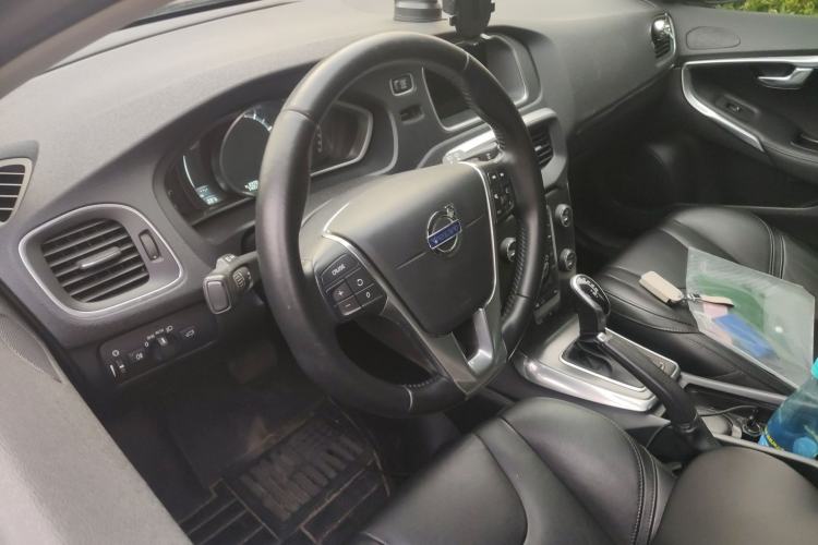 Used Volvo V40 2014 2.0T Zhiya Edition Steering Wheel