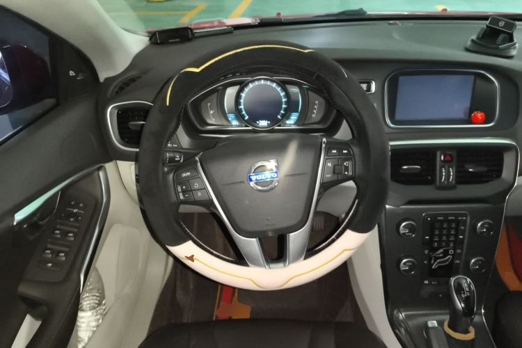 Used Volvo V40 2014 2.0T Zhiya Edition Steering Wheel