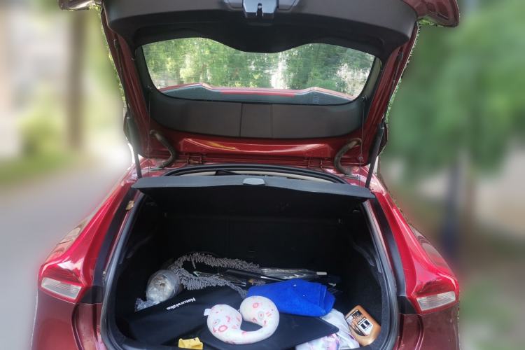 Used Volvo V40 2014 2.0T Zhiya Edition Trunk