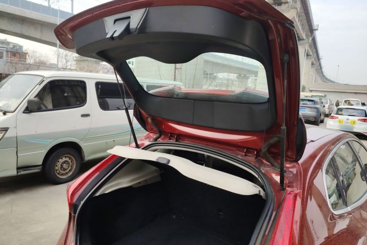 Used Volvo V40 2014 2.0T Zhiya Edition Trunk