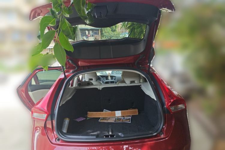 Used Volvo V40 2014 2.0T Zhiya Edition Trunk