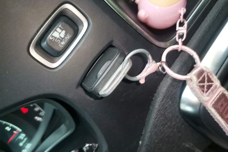 Used Volvo V40 2014 2.0T Zhiya Edition Vehicle Key