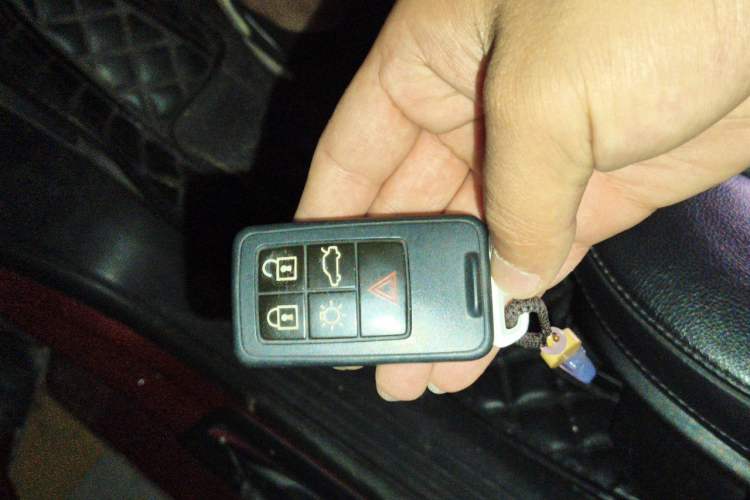 Used Volvo V40 2014 2.0T Zhiya Edition Vehicle Key