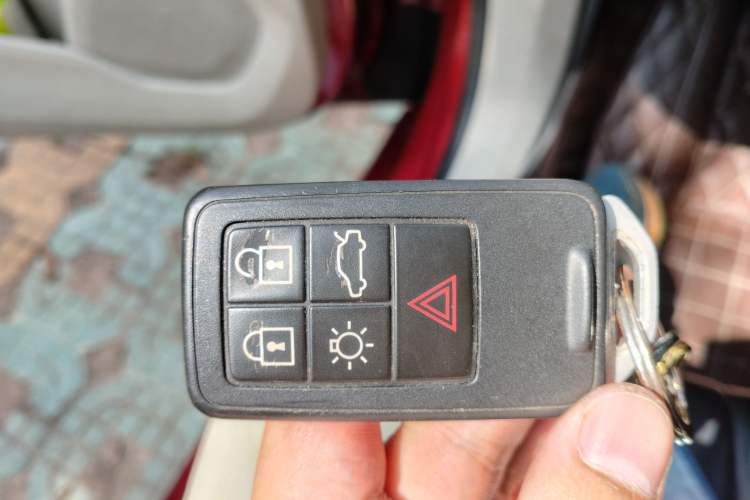 Used Volvo V40 2014 2.0T Zhiya Edition Vehicle Key