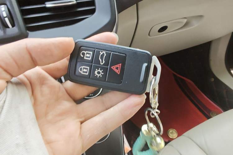 Used Volvo V40 2014 2.0T Zhiya Edition Vehicle Key