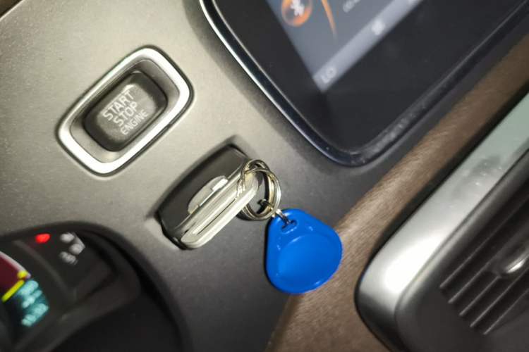 Used Volvo V40 2014 2.0T Zhiya Edition Vehicle Key