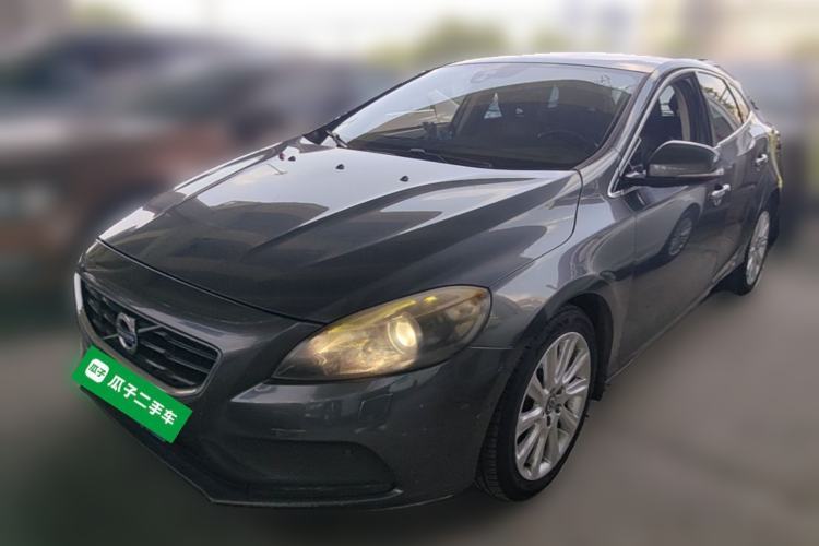 Używany Volvo V40 2014 2.0T Zhiya Edition Guazi used car, China used car export, Used car for sale, Used cars, Cheapest cars for sale