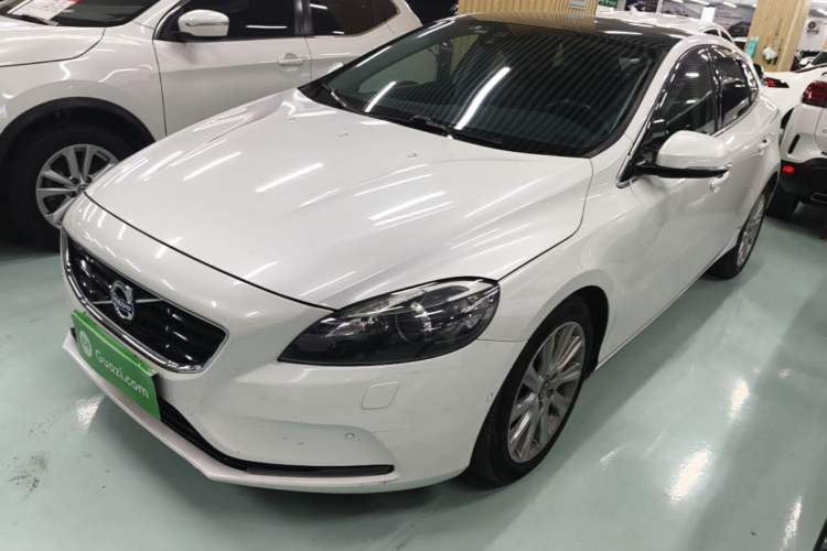 Used Volvo V40 2014 2.0T Zhiya Edition Guazi used car, China used car export, Used car for sale, Used  cars, Cheapest cars for sale