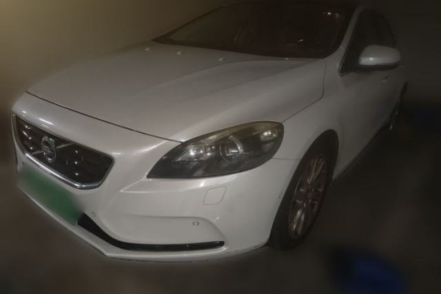 Ojetý Volvo V40 2014 2.0T Zhiya Edition